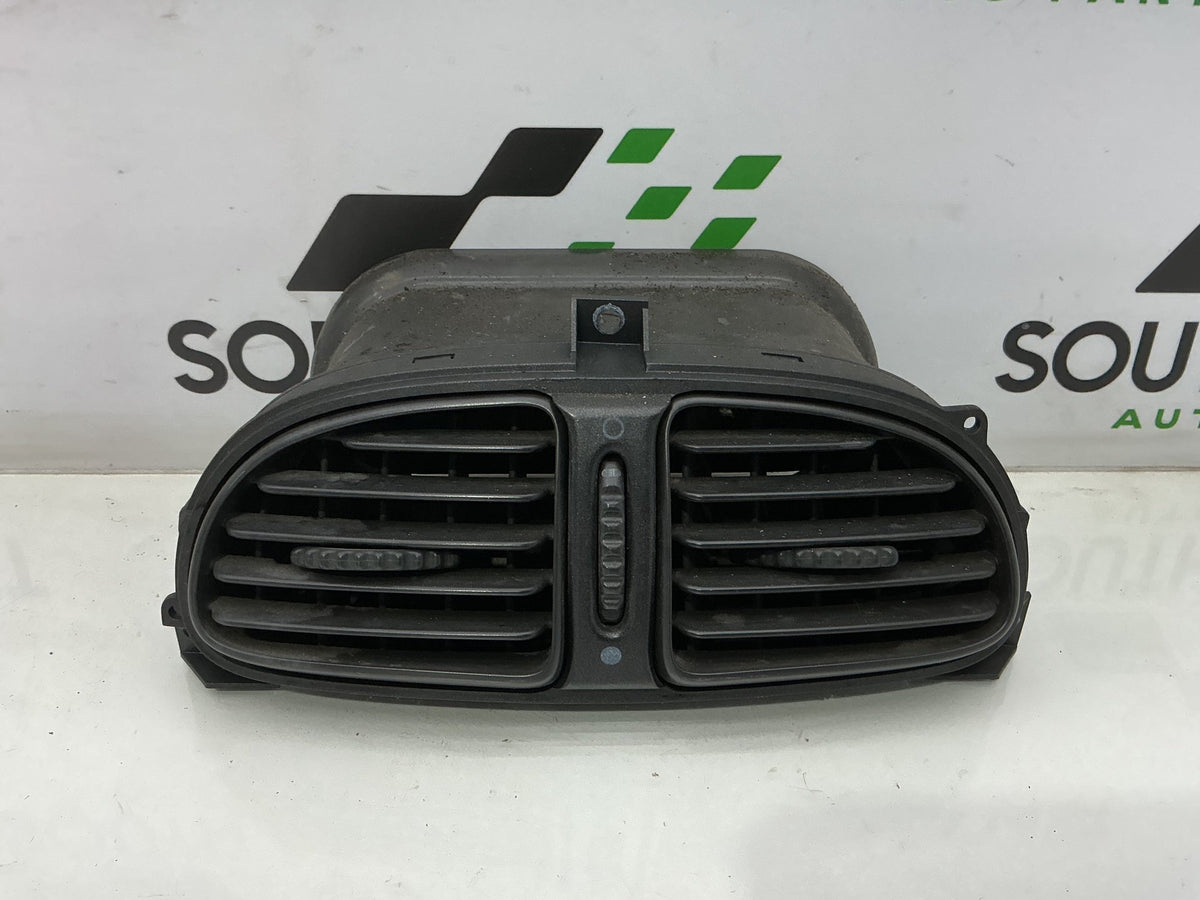 1999 Holden Commodore VT 6H8VTK69HXL423830 Dash Air Vent Centre 92047892