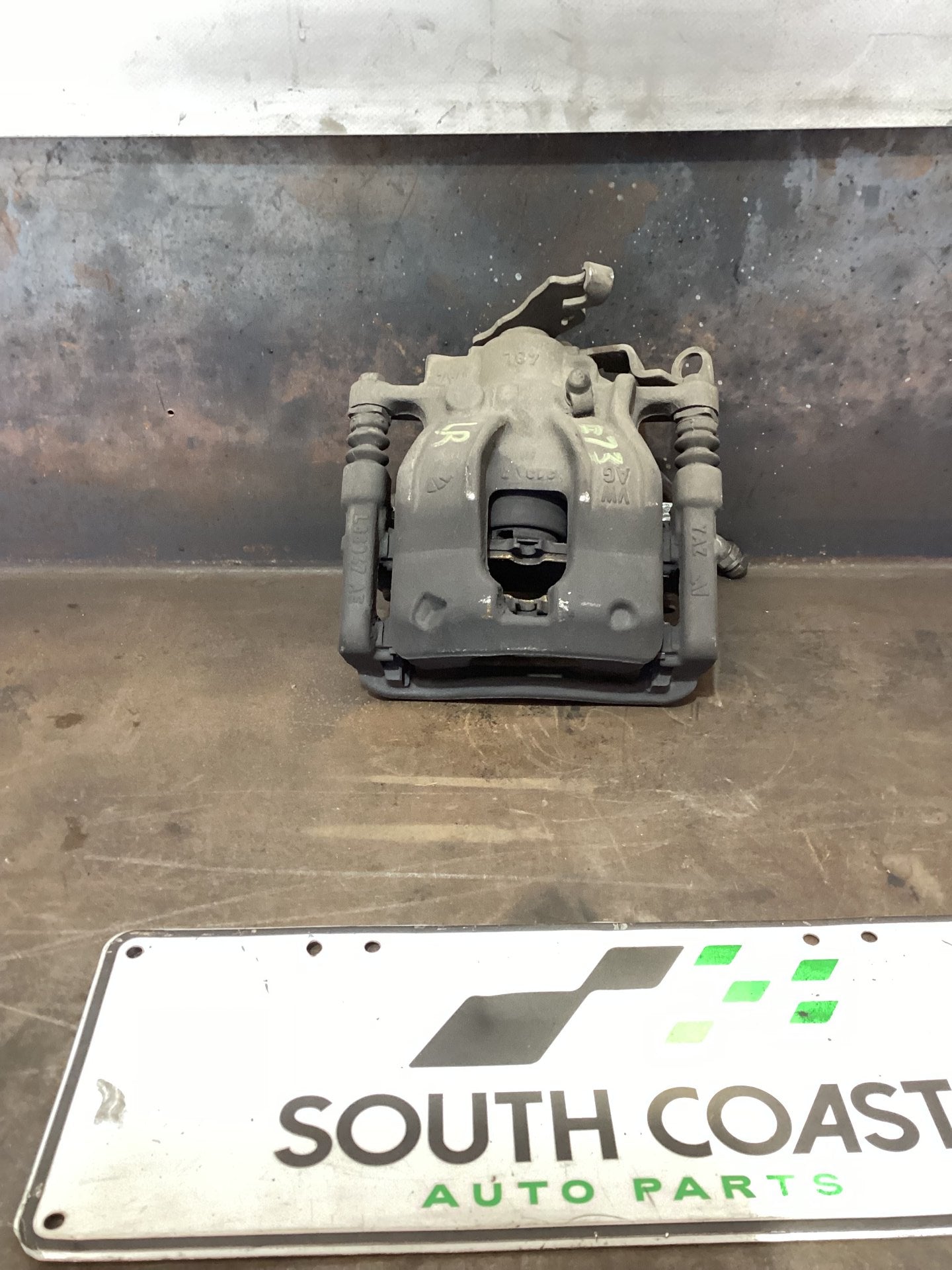 2018 Volkswagen Amarok Left Rear Caliper L66853