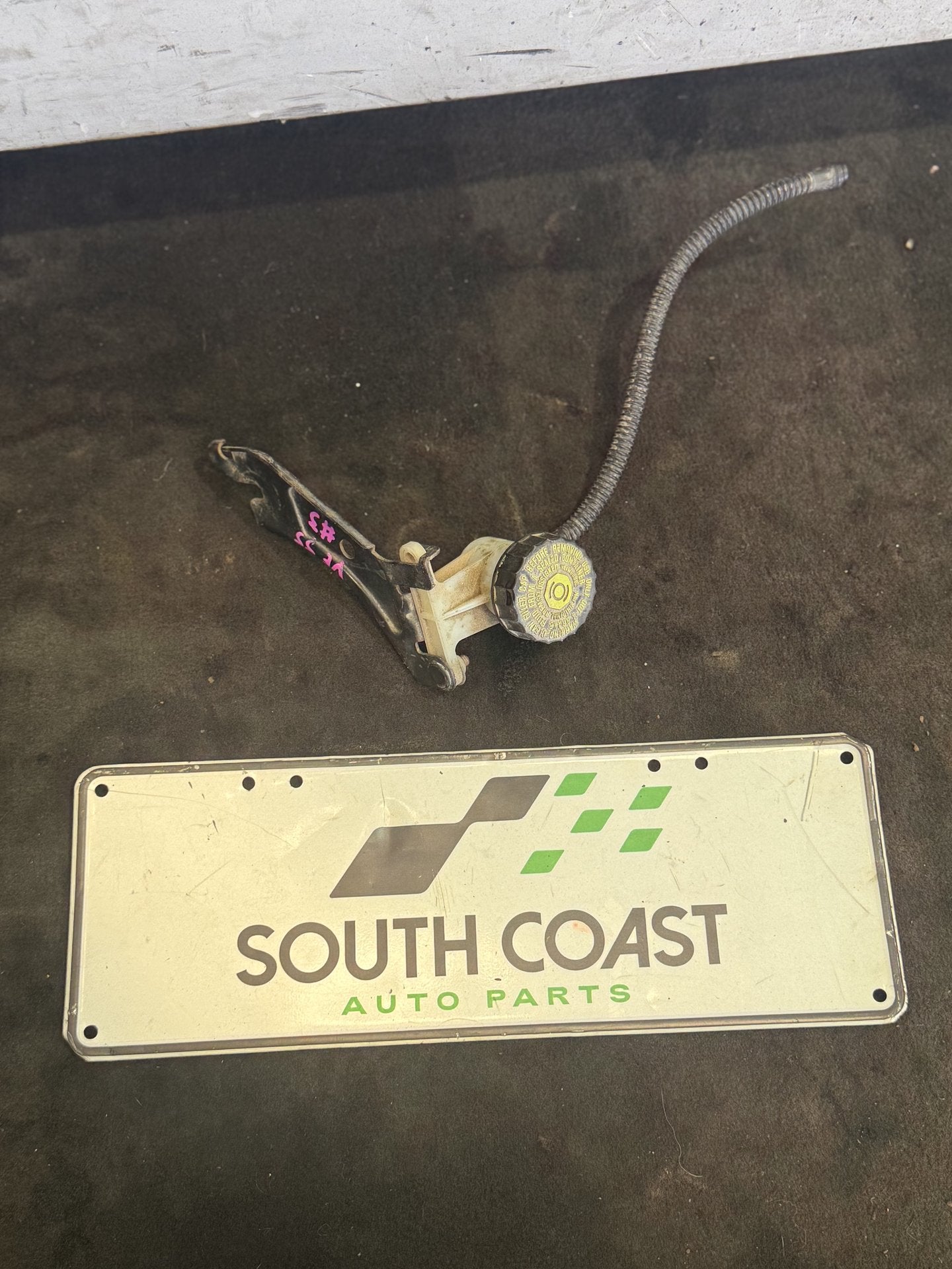 2006 - 2010 Holden Commodore VE  Clutch Reservoir Bottle
