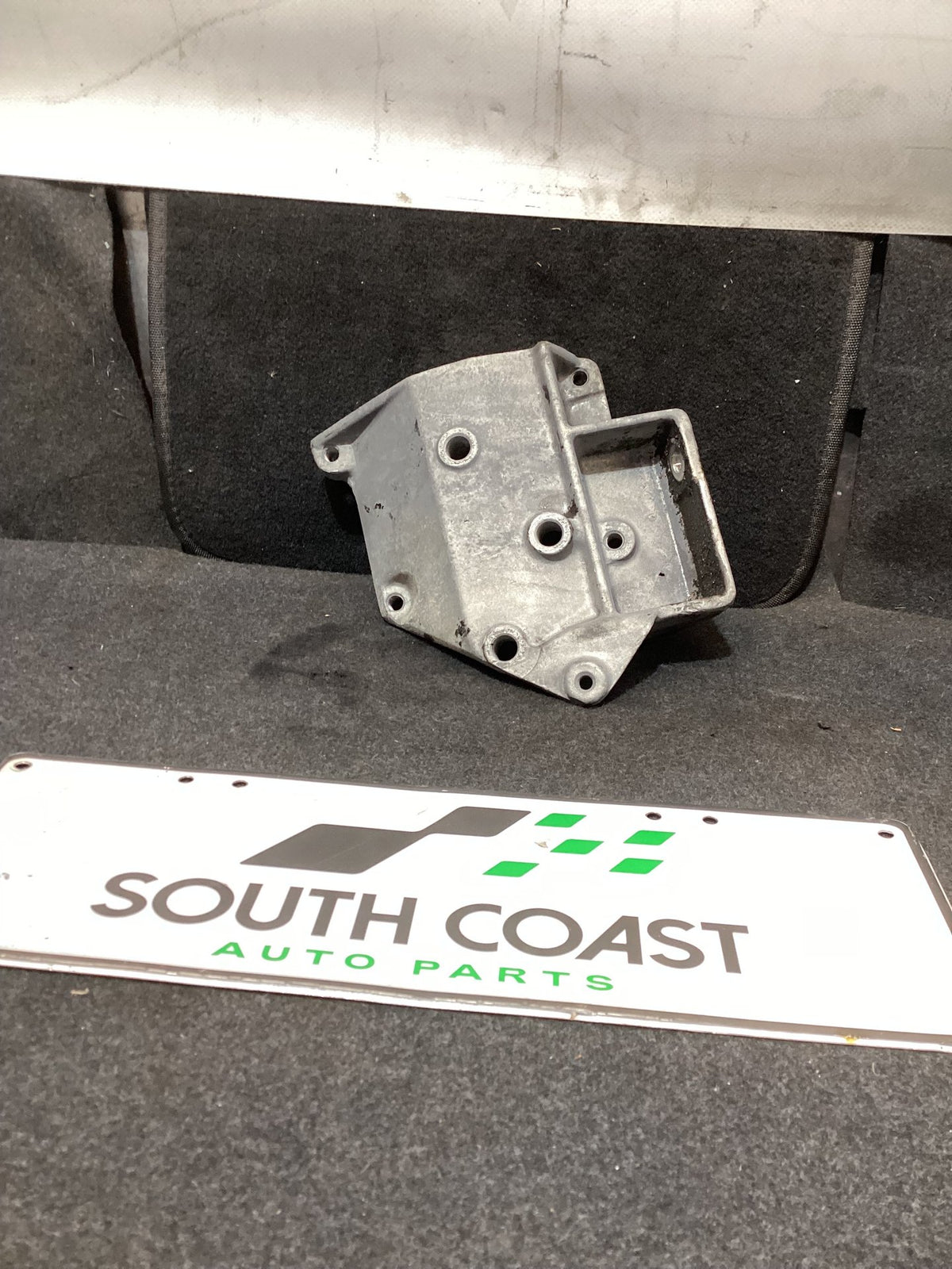 1994 Holden Commodore VR A/C Compressor Bracket 92035596