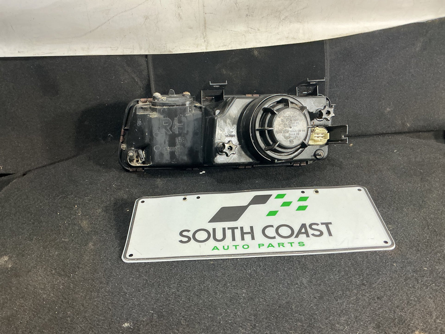 1990 Holden Statesman VQ 6H8VSY19UML459969 Right Headlight 92028016