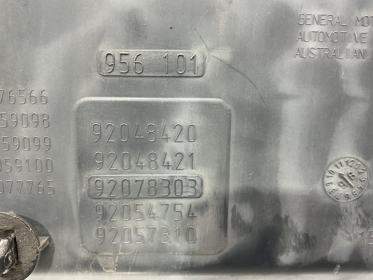1999 Holden Commodore VT 6H8VTK69HXL423830 Bootlid Garnish 92048420