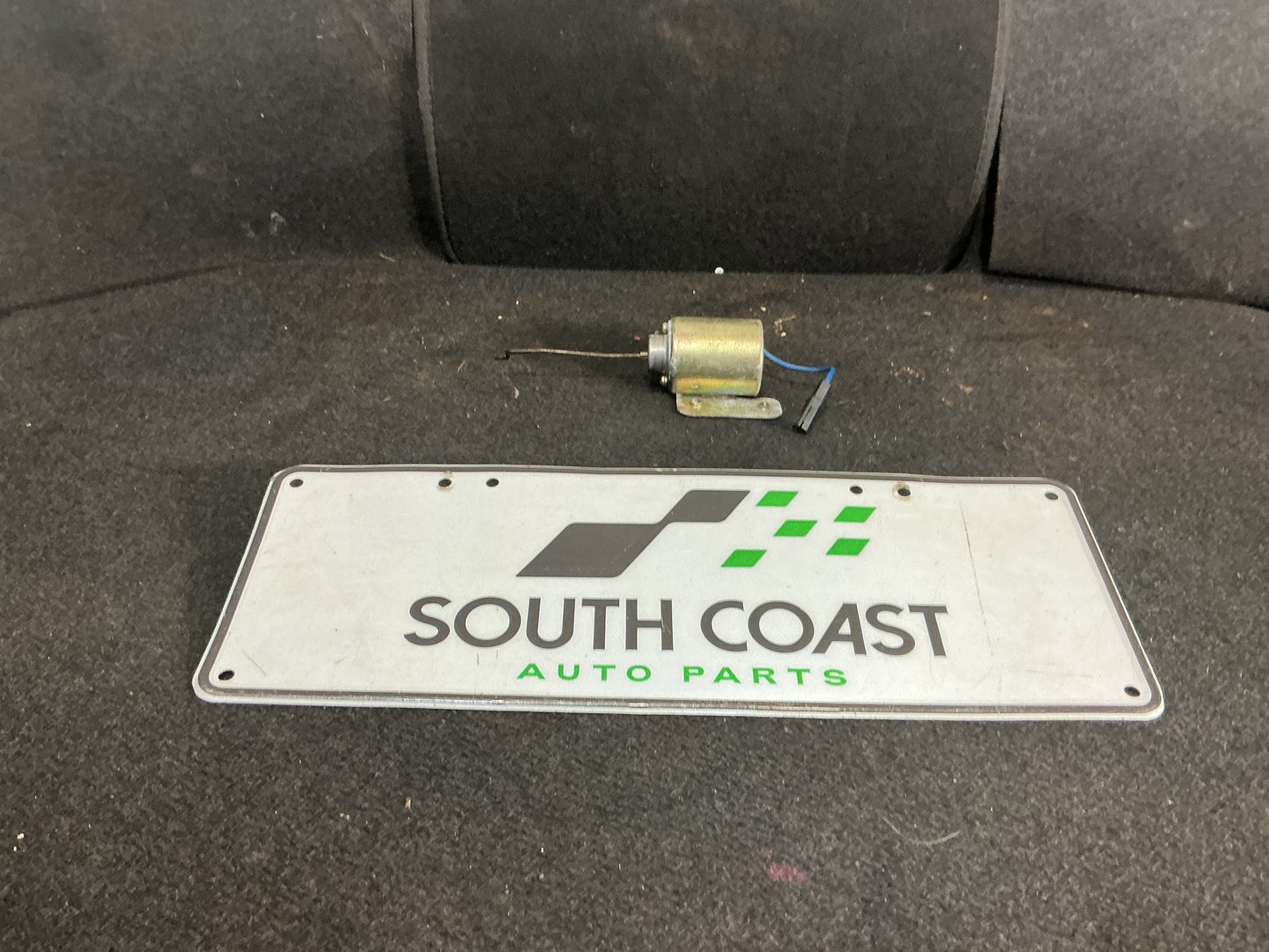 1990 Holden Statesman VQ 6H8VSY19UML459969 Centre Bootlid Lock Mechanism
