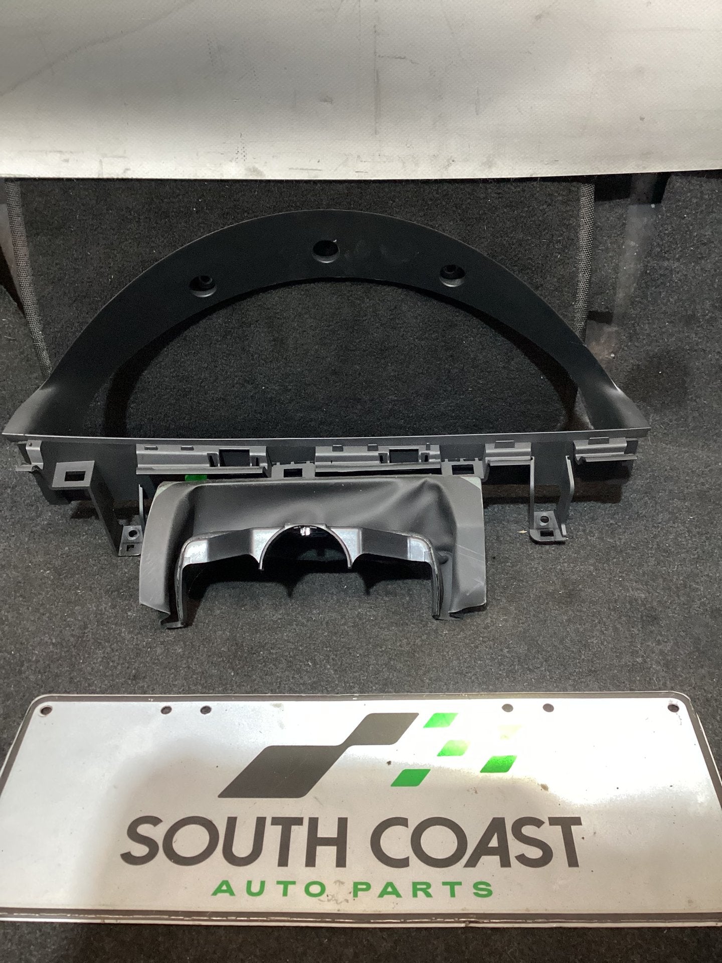 Holden Calais VE 6G1EX55768L940846 Instrument Cluster Fascia 92161867
