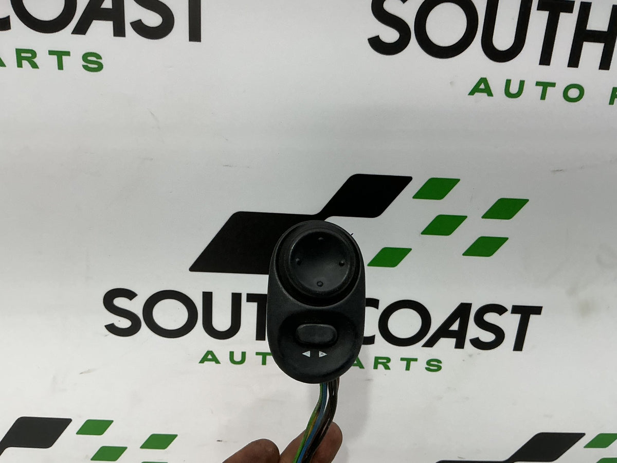 1999 Holden Commodore VT 6H8VTK69HXL423830 Mirror Adjuster Switch 92053389