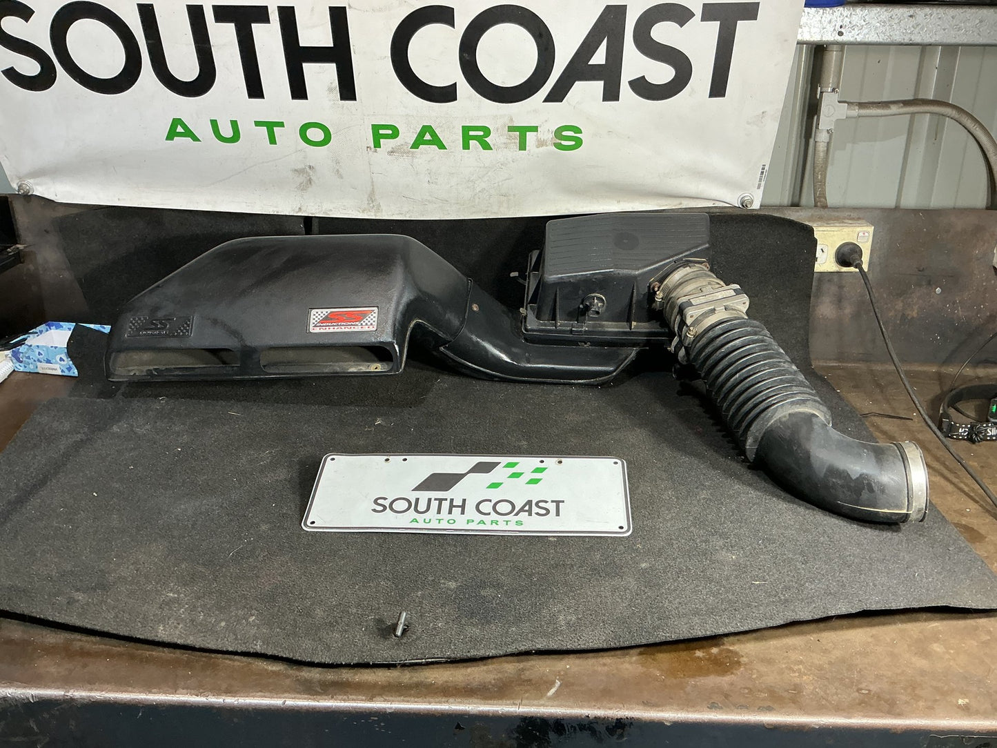 2000 Holden Commodore VS  Cold Air Box