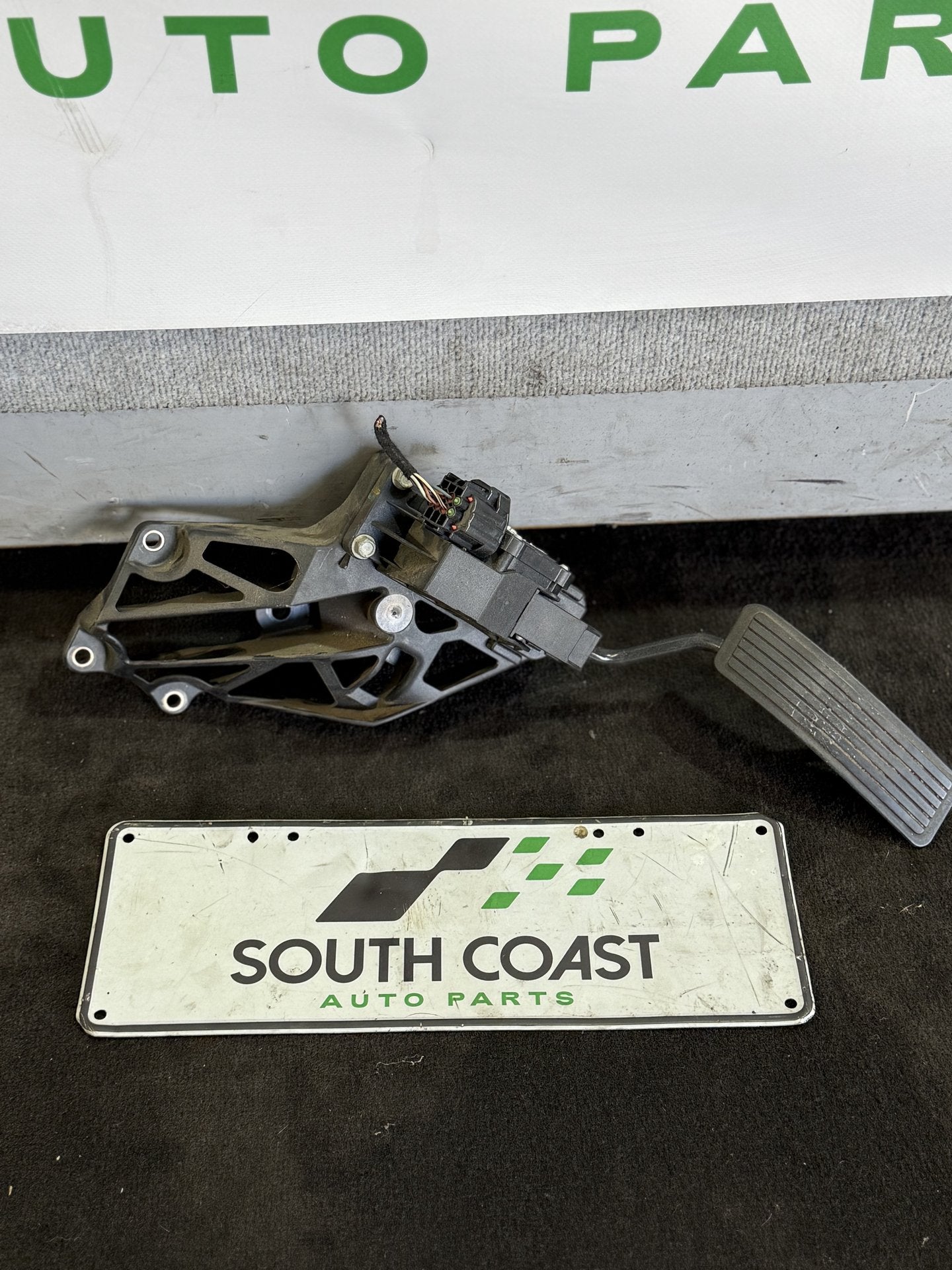 Holden Commodore VZ  Accelerator Pedal 92183446