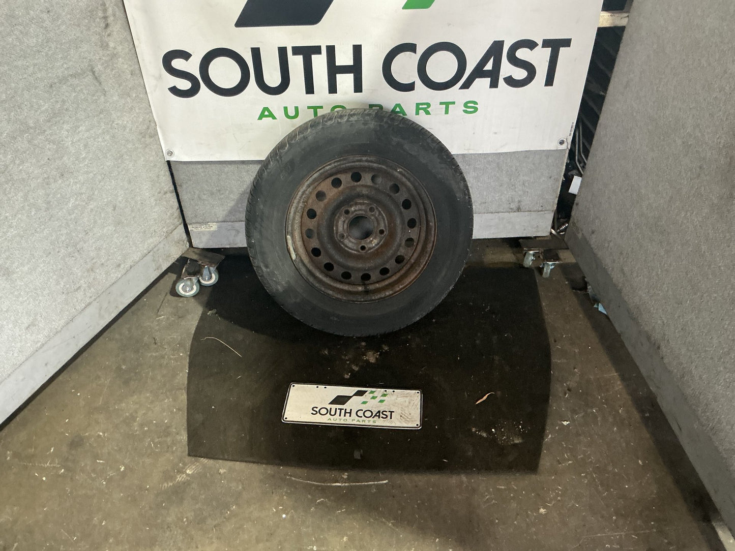 1990 Holden Statesman VQ 6H8VSY19UML459969 Spare Wheel