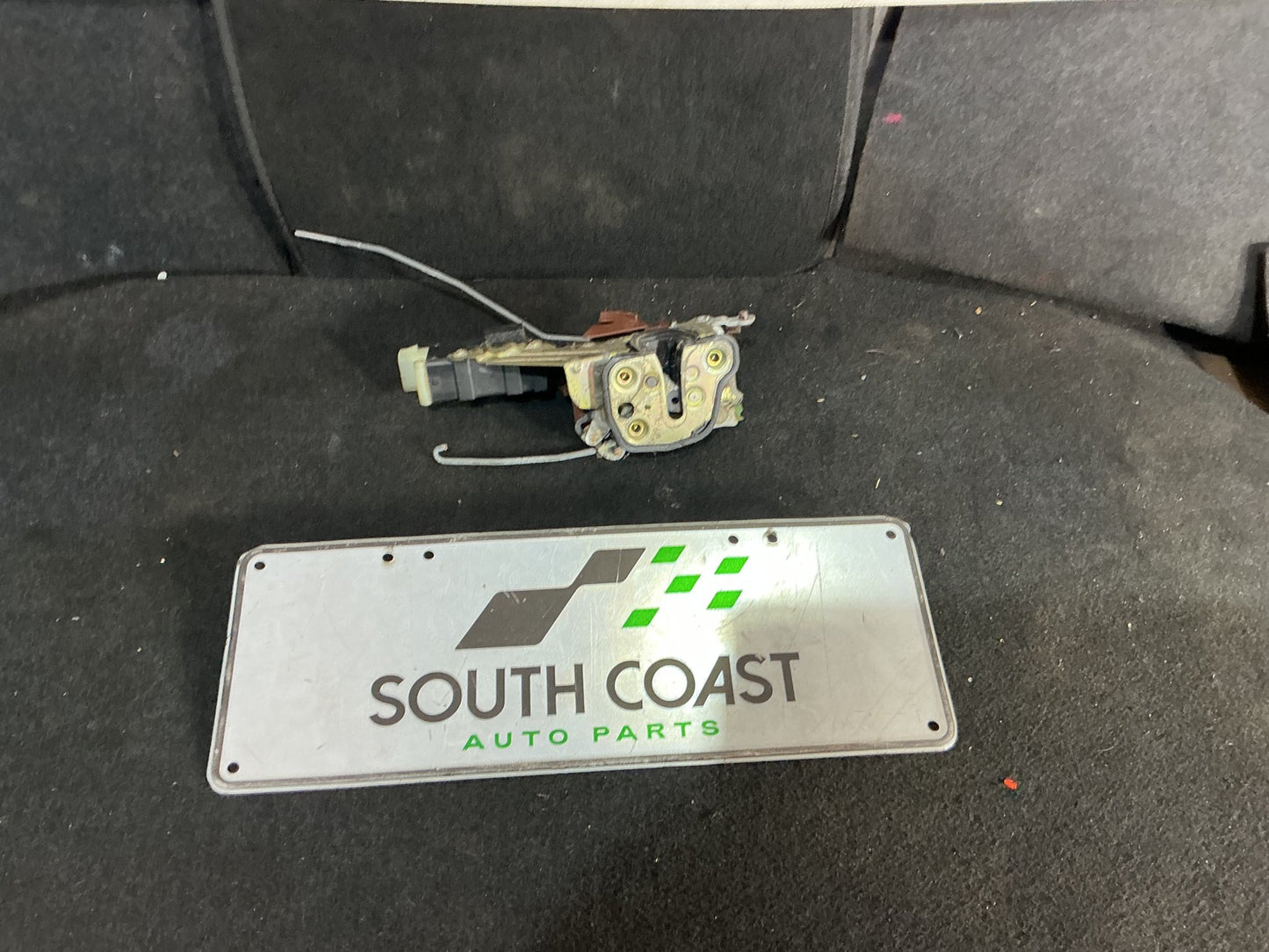 2002 Holden Statesman WH Right Front Lock Mechanism 90493702