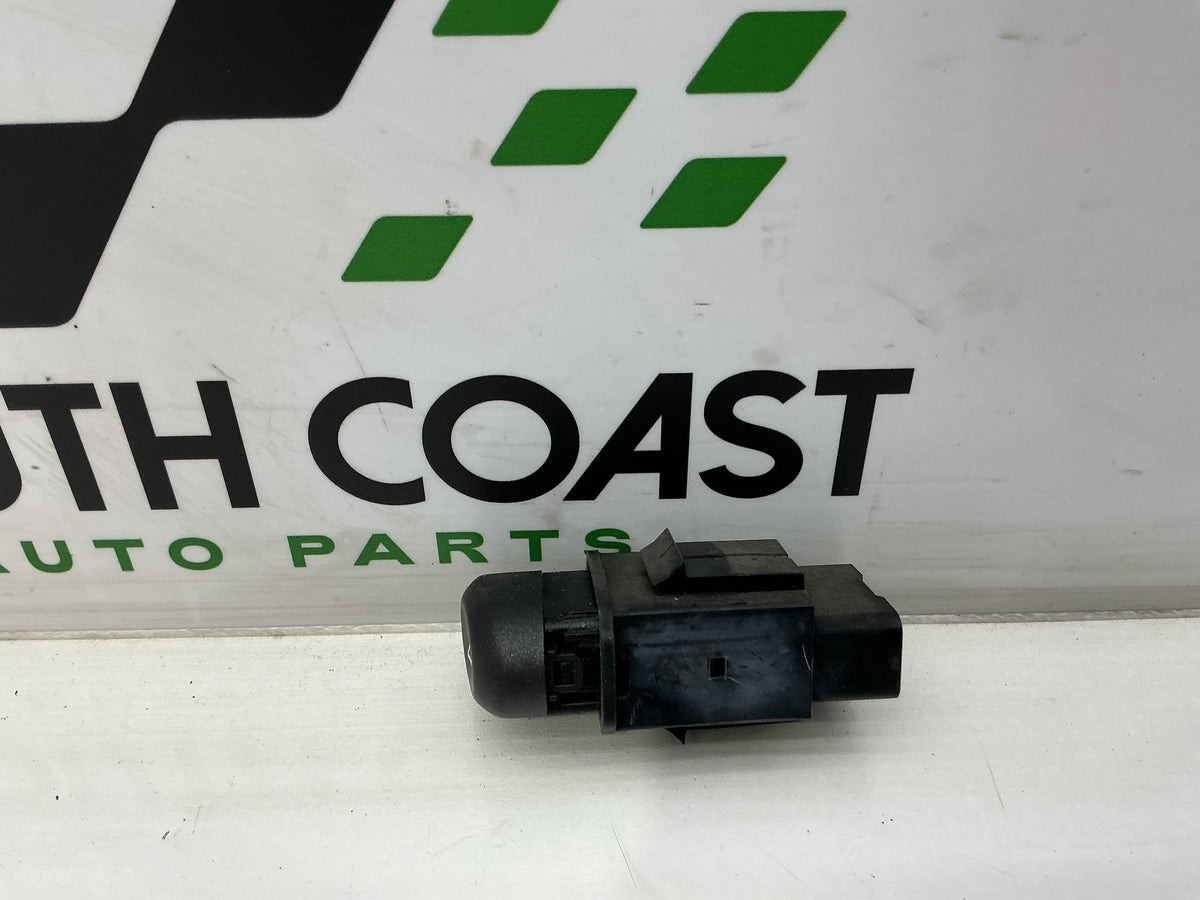 1999 Holden Commodore VT 6H8VTK69HXL423830 Hazard Light Switch