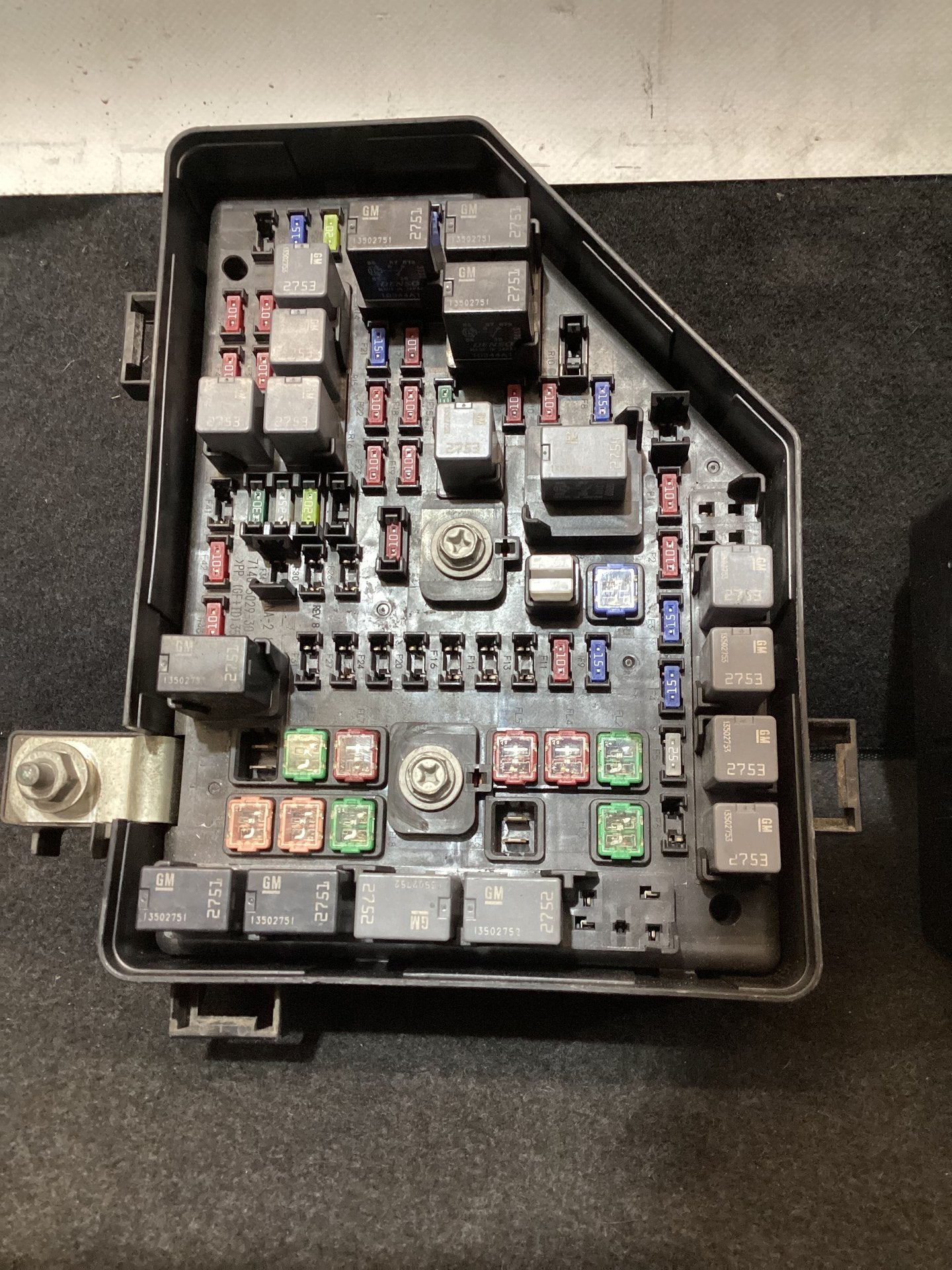 2011 Holden Commodore VE  Engine Fuse Box 92237641