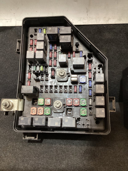 2011 Holden Commodore VE  Engine Fuse Box 92237641