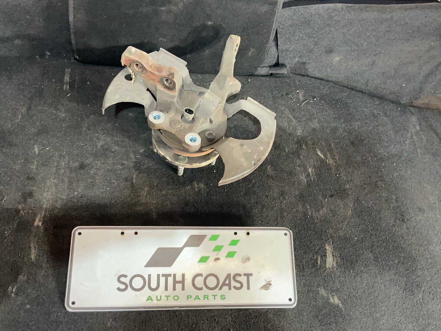 2005 Holden Commodore VZ  Right Front Hub Assembly