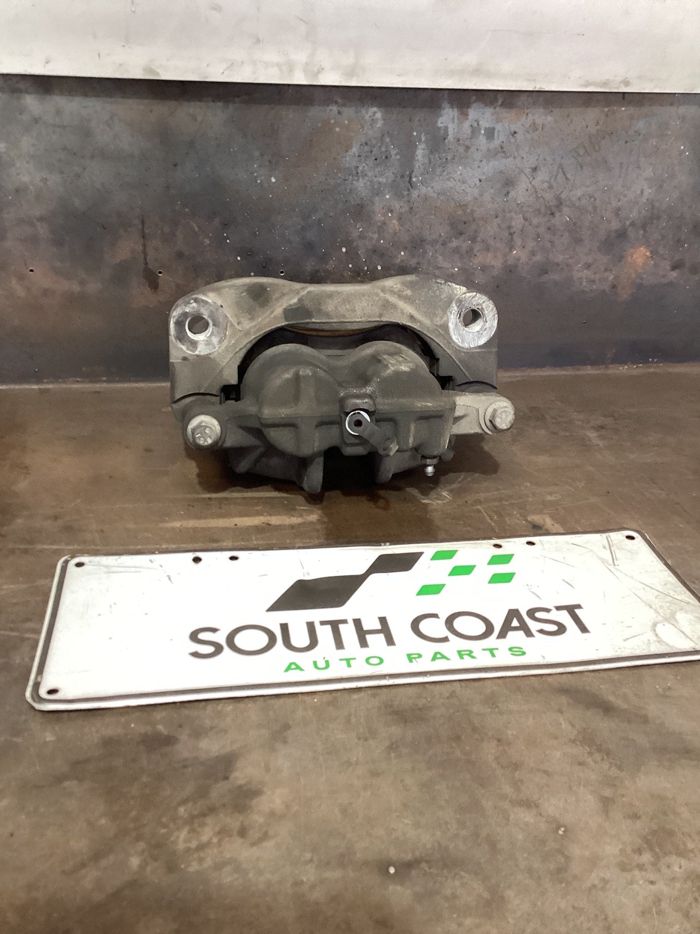 2018 Volkswagen Amarok Left Front Caliper L69214M10