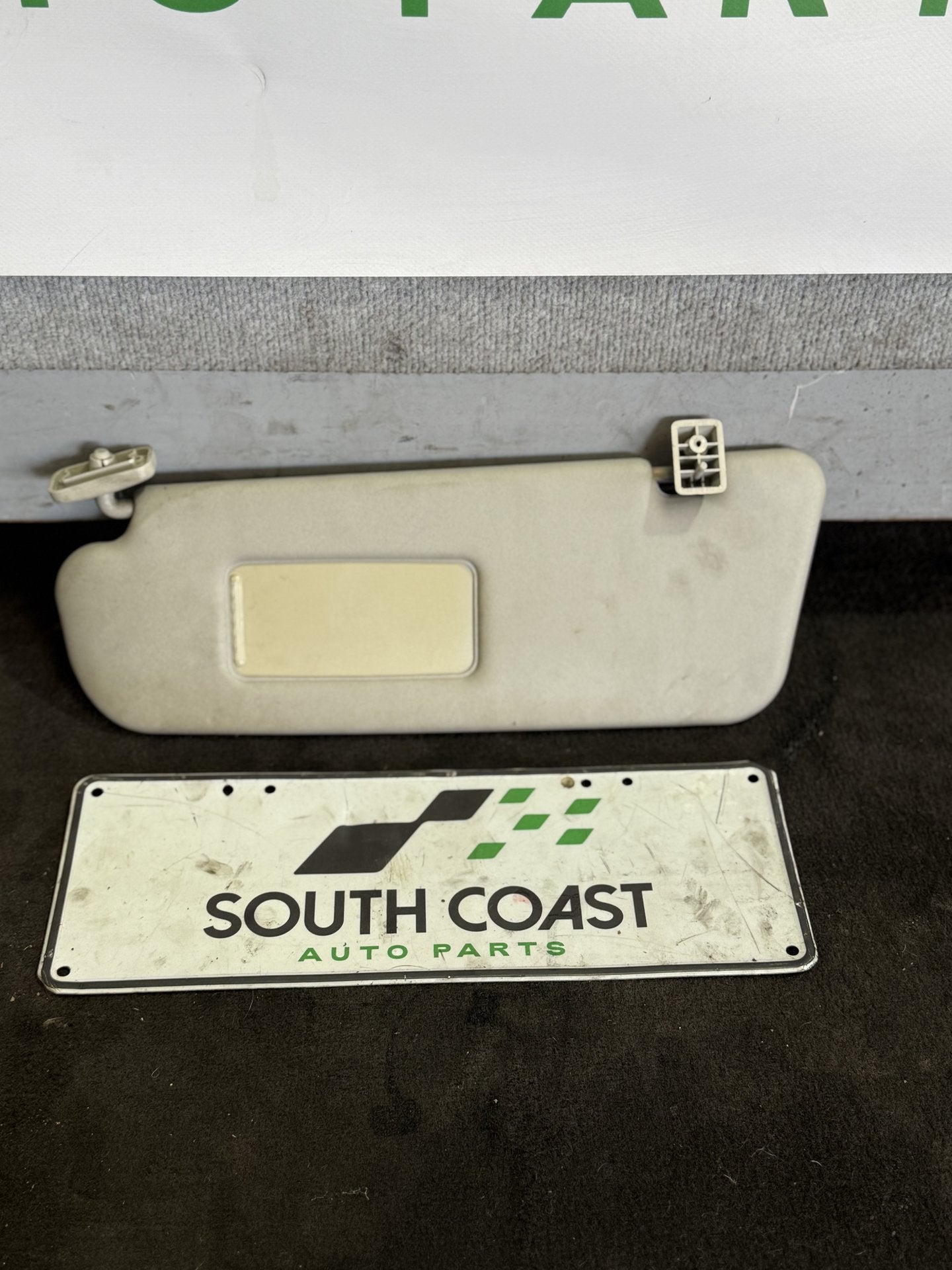 2005-2006 Holden Commodore VZ Left Sun Visor 90431629