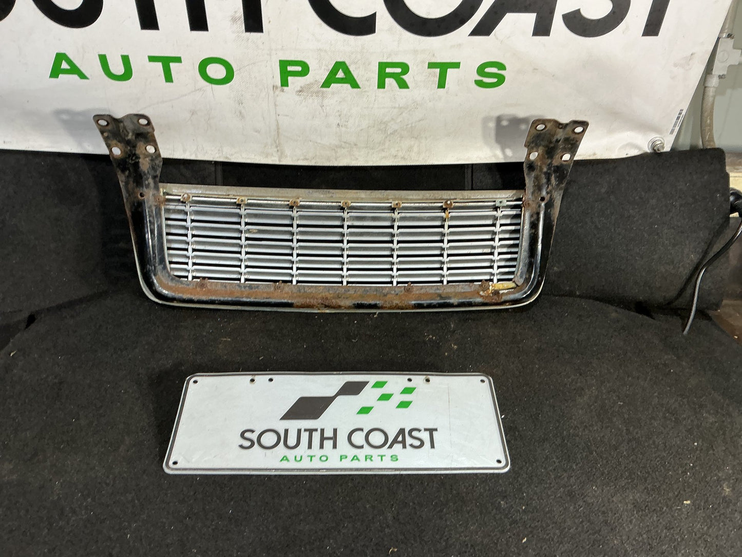 1990 Holden Statesman VQ 6H8VSY19UML459969 Grille