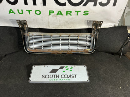 1990 Holden Statesman VQ 6H8VSY19UML459969 Grille