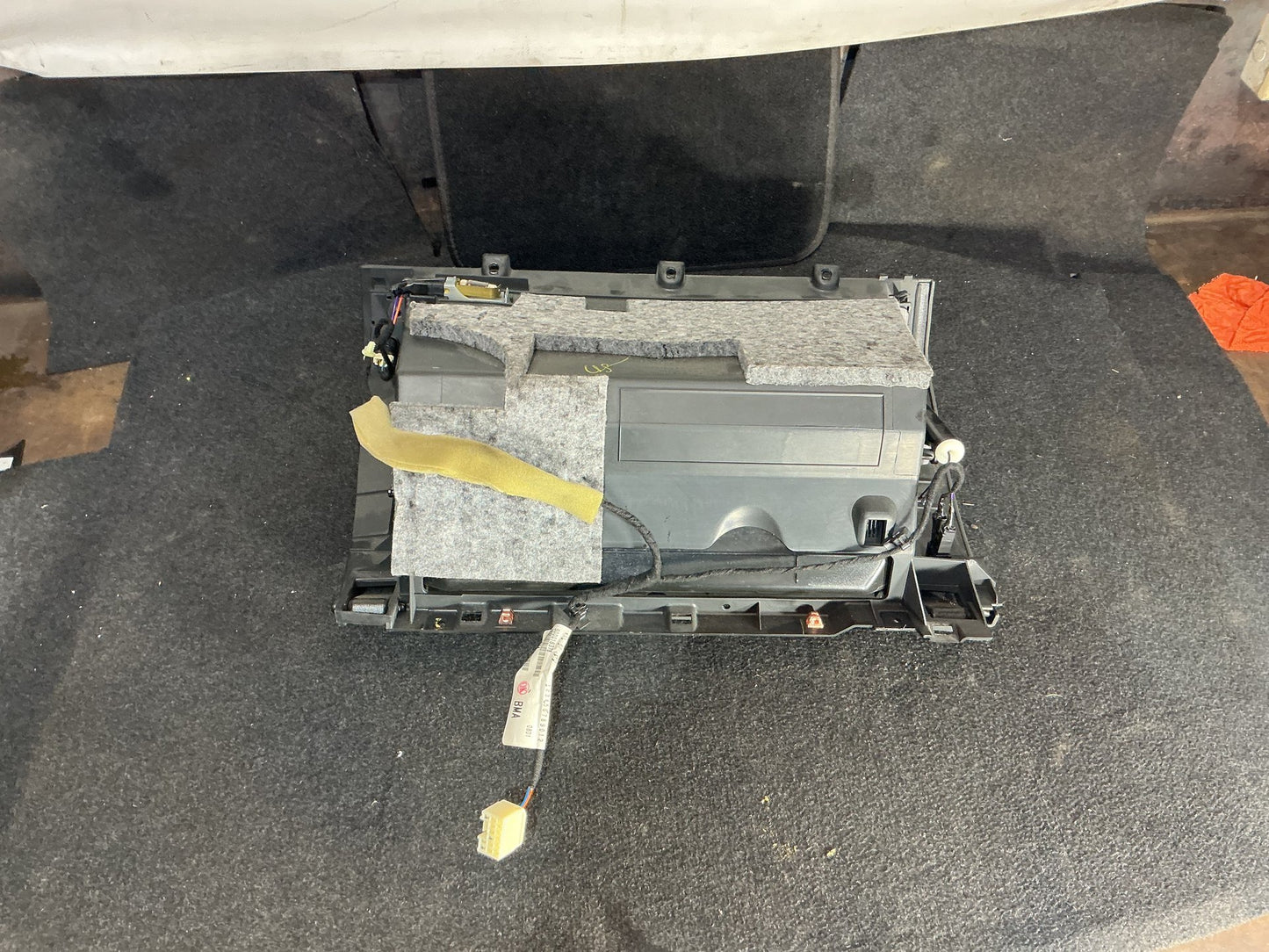 Holden Commodore VE  Glove Box 92172574