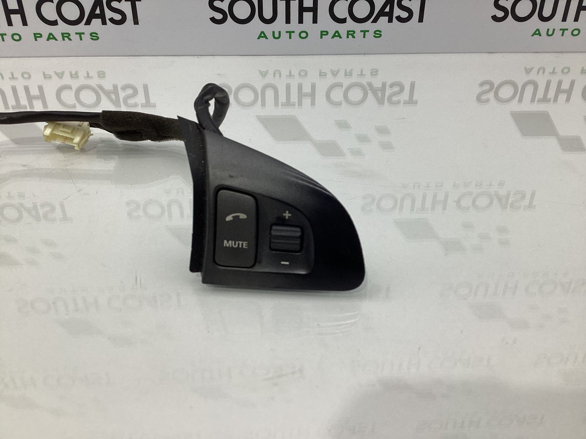 2008 Holden Commodore VE Steering Wheel Switches