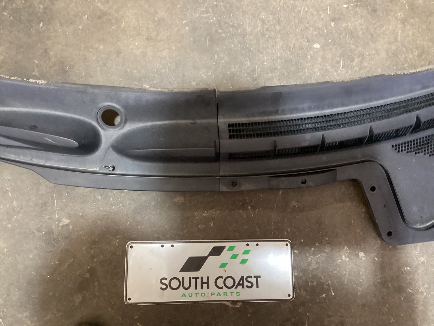 Holden Commodore VE 6G1EK5E79BL526529 Wiper Motor Cover