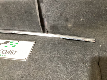 Holden Calais VE 6G1EX55768L940846 Right Front Door Moulding