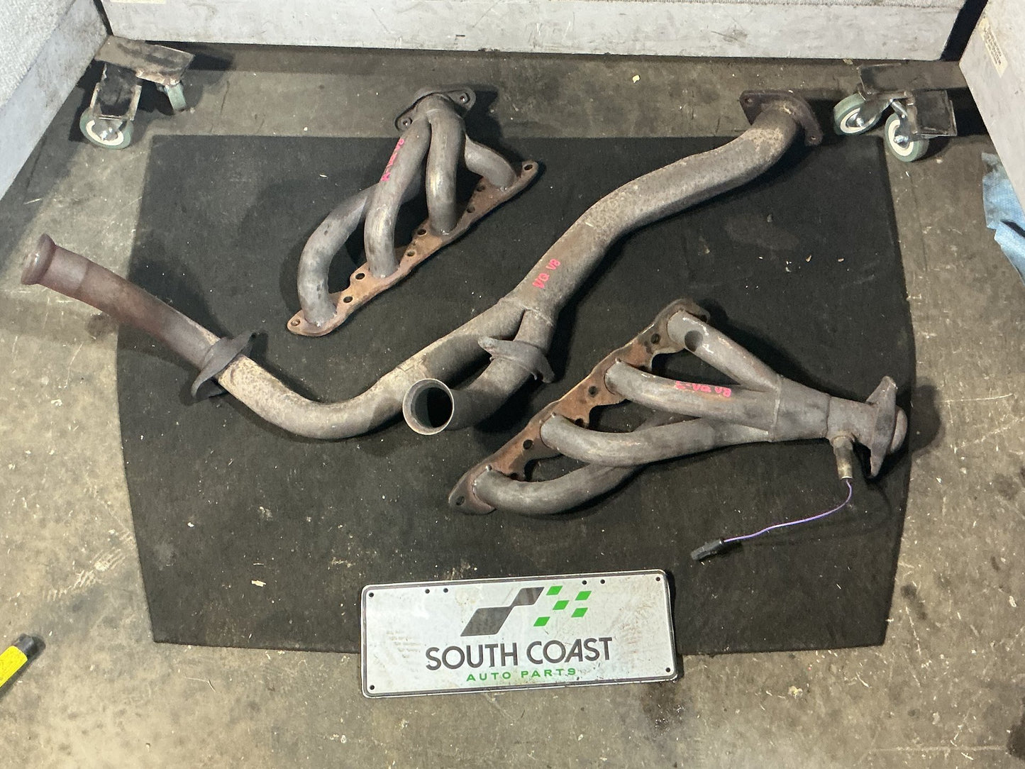 1990 Holden Statesman VQ 6H8VSY19UML459969 Manifold