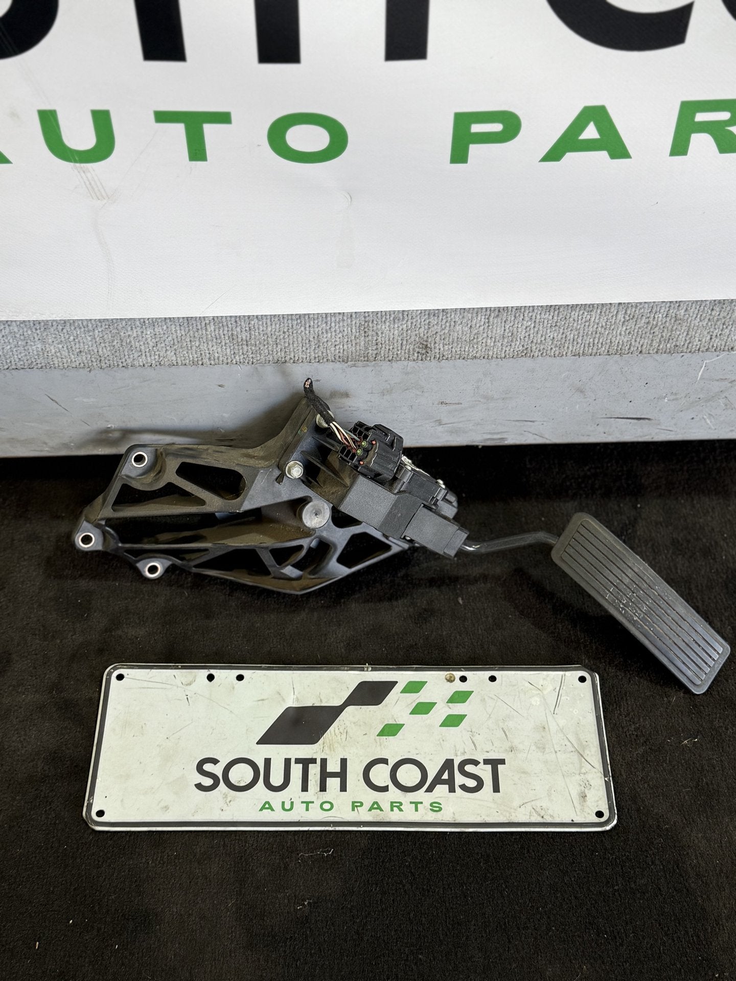 Holden Commodore VZ  Accelerator Pedal 92183446