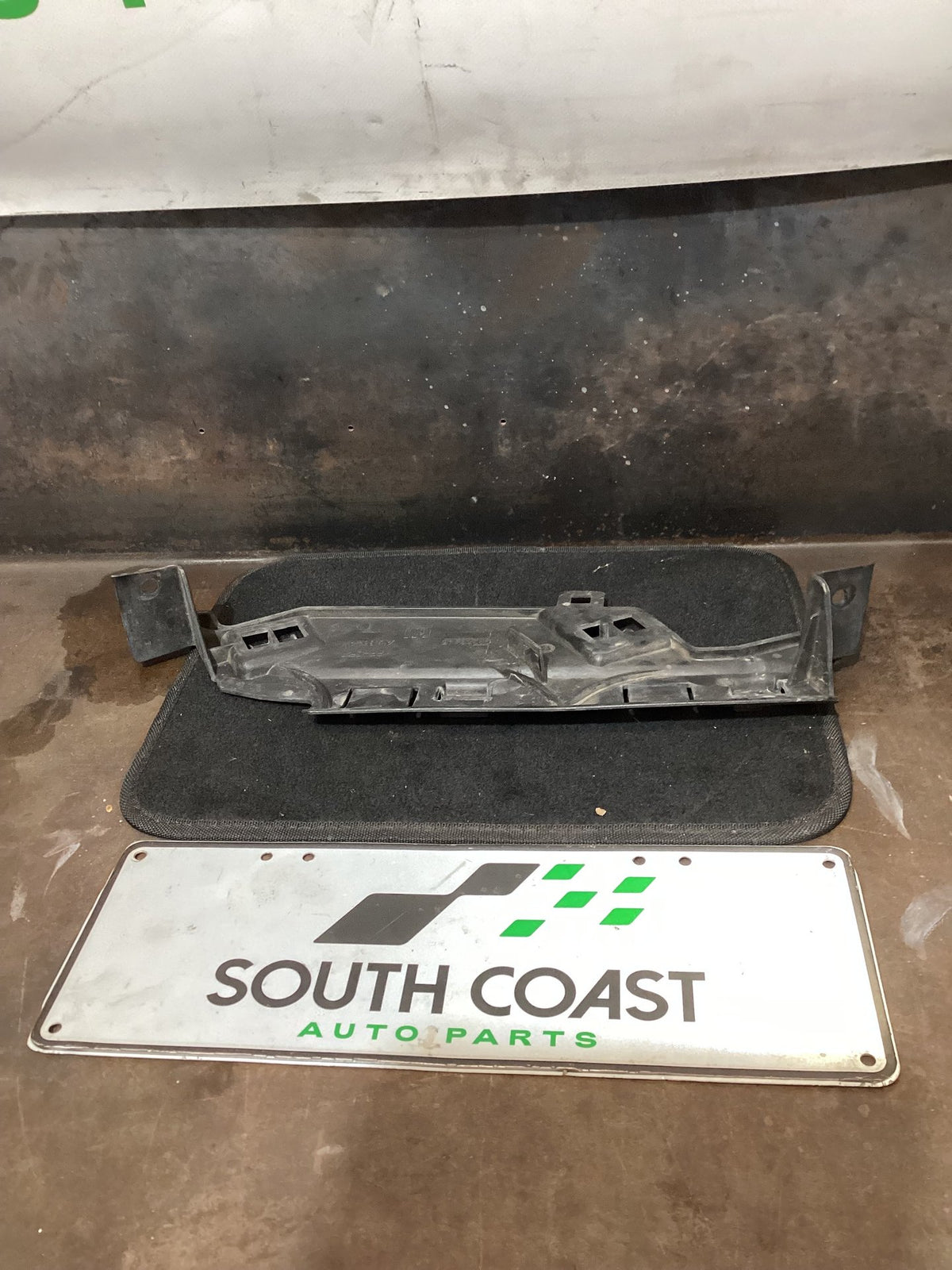 2011 Holden Commodore VE Left Front Bumper Bracket 92263445