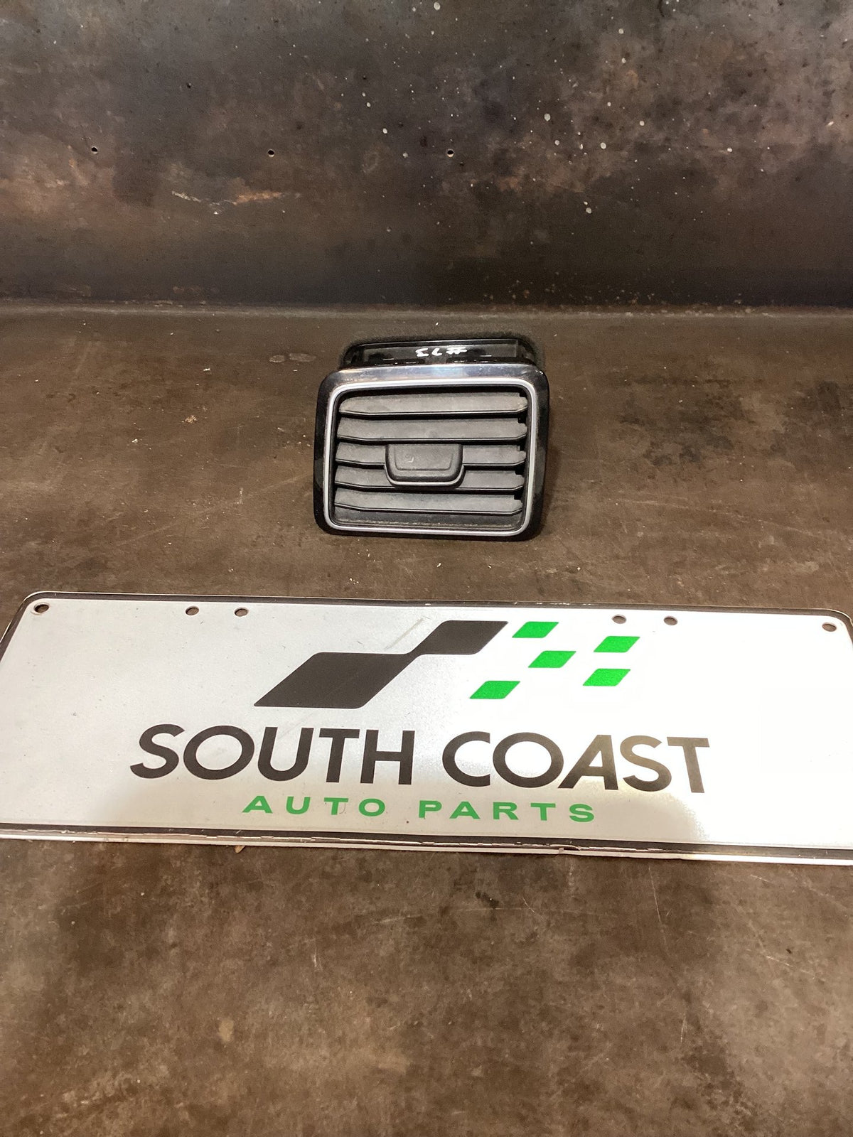 2018 Volkswagen Amarok A/C Vent Left