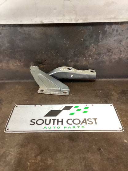 2018 Volkswagen Amarok Right Bonnet Hinge 2H0823302A