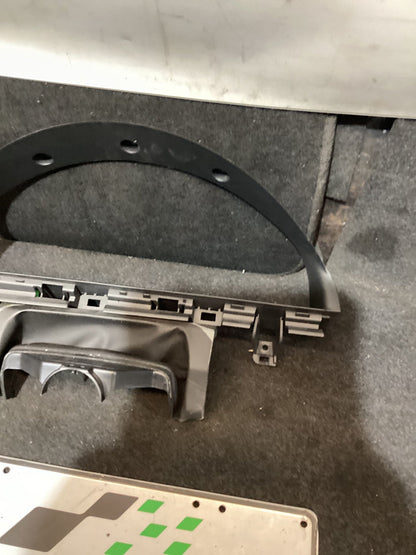 Holden Calais VE 6G1EX55768L940846 Instrument Cluster Fascia 92161867