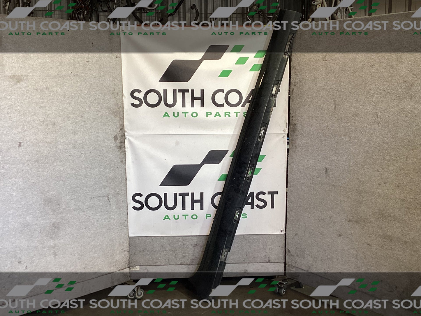 Holden Calais VE 6G1EX55768L940846 Side Step/Skirt