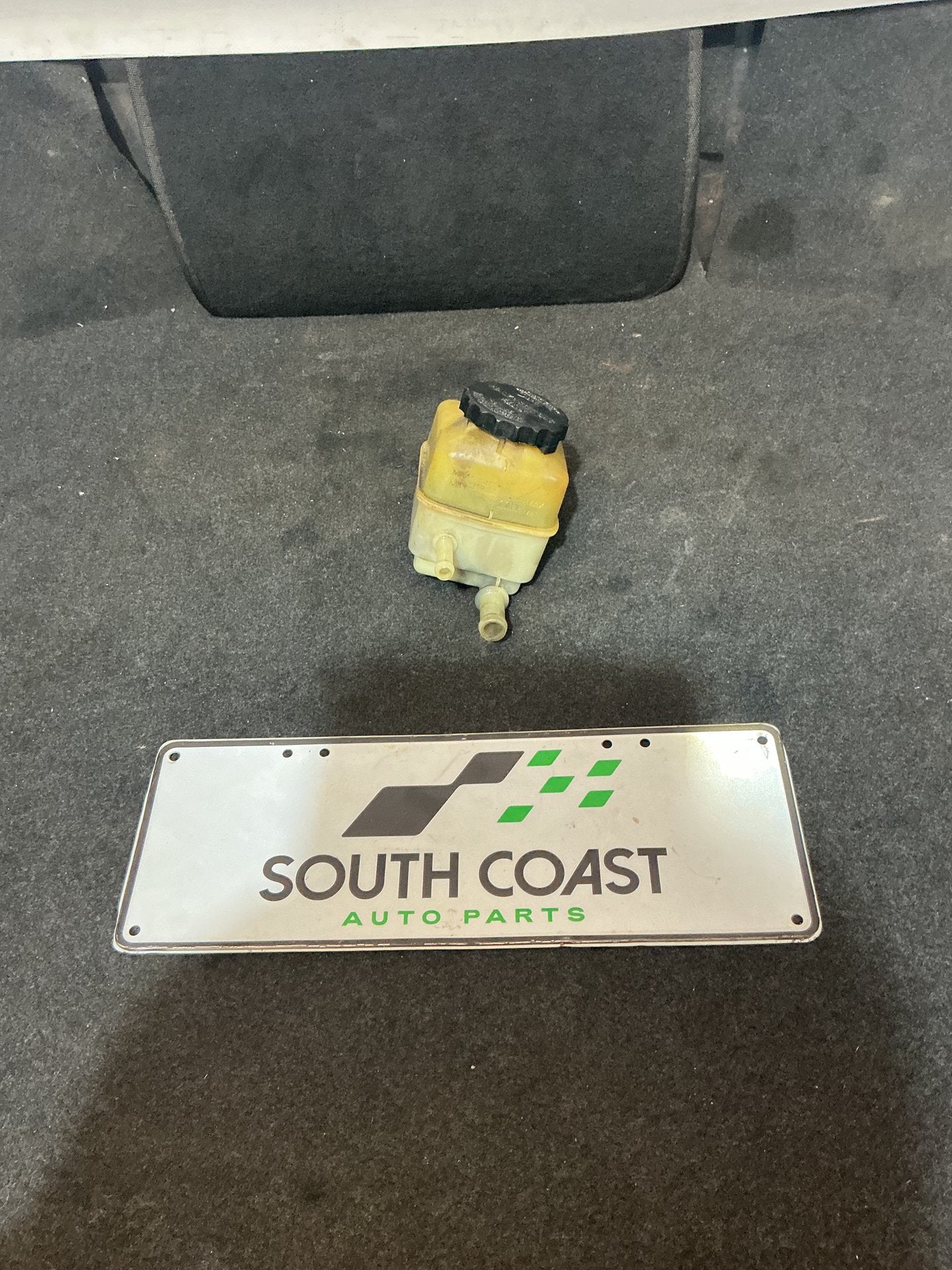 Holden Calais VE 6G1EX55768L940846 Power Steering Reservoir