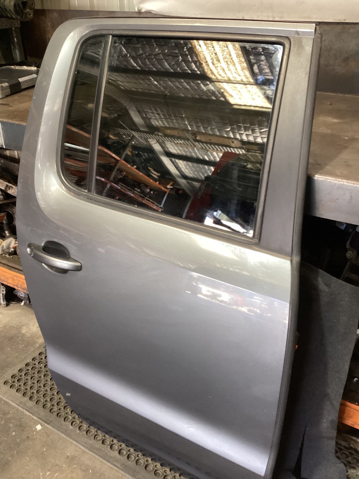 2018 Volkswagen Amarok Right Rear Door