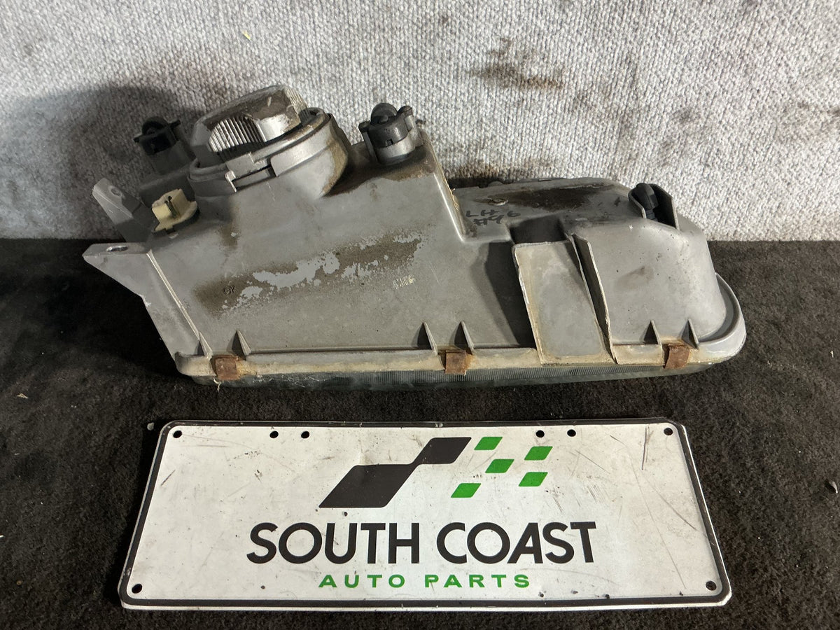 1994 Holden Commodore VR 6H8VRK19HSL781543 Left Headlight 92048652