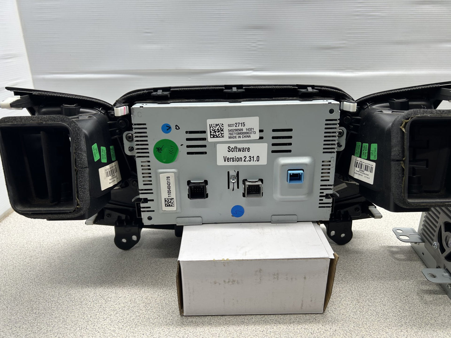 Holden Commodore VF  Radio Controls 92272715