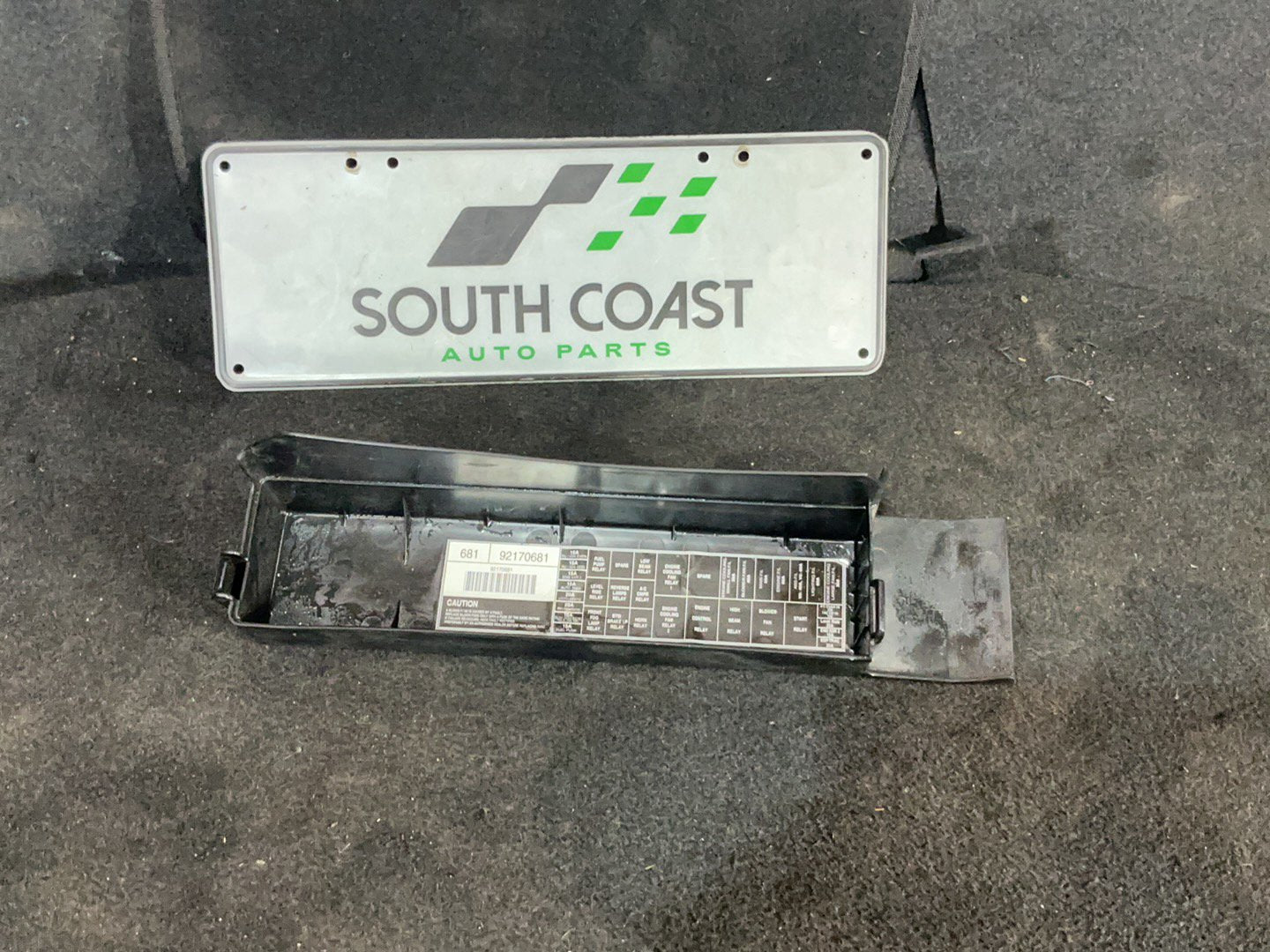 2005 Holden Commodore VZ  Fuse Box Lid 92170681