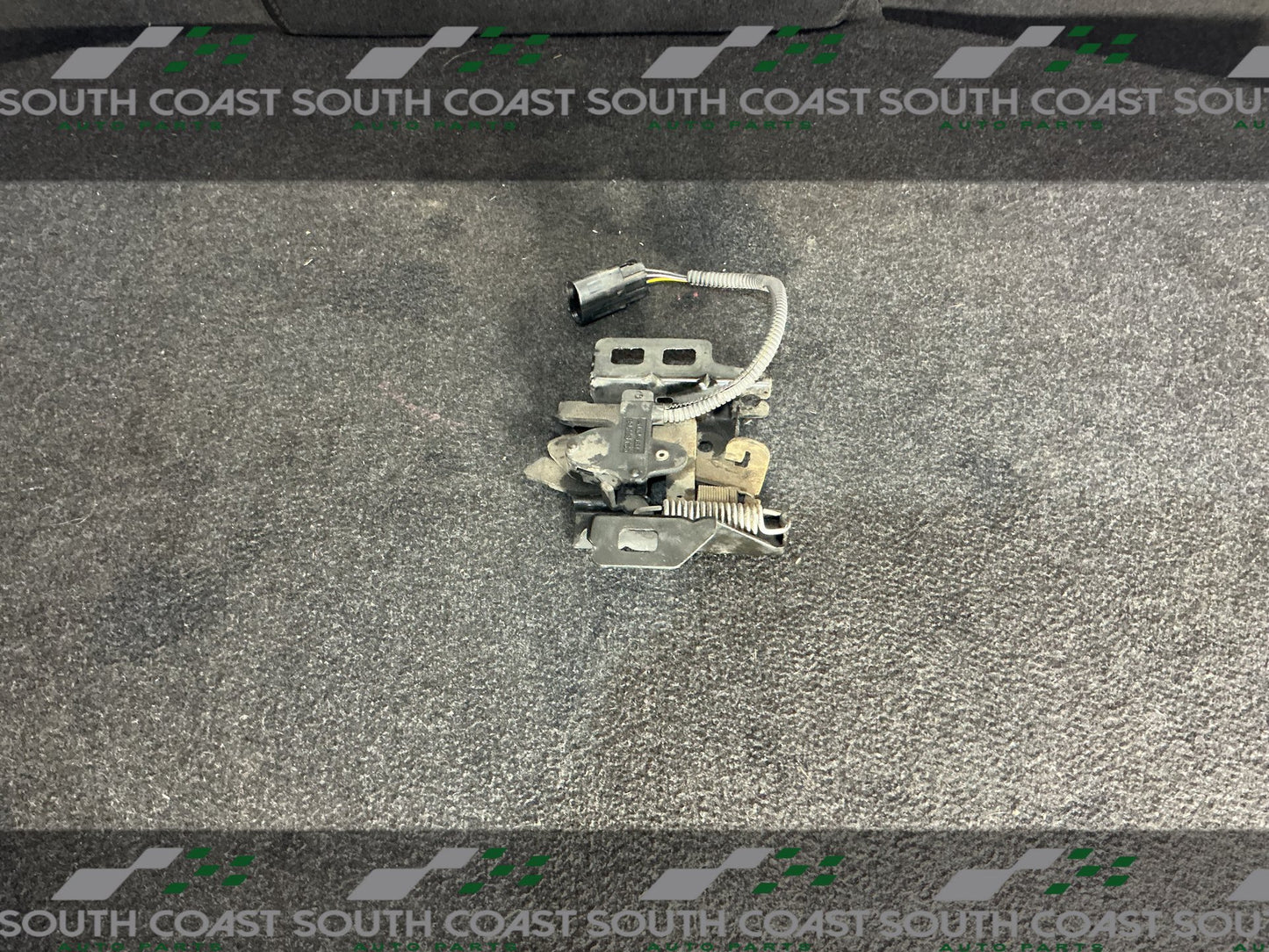 Holden Commodore VE  Bonnet Release 92187368