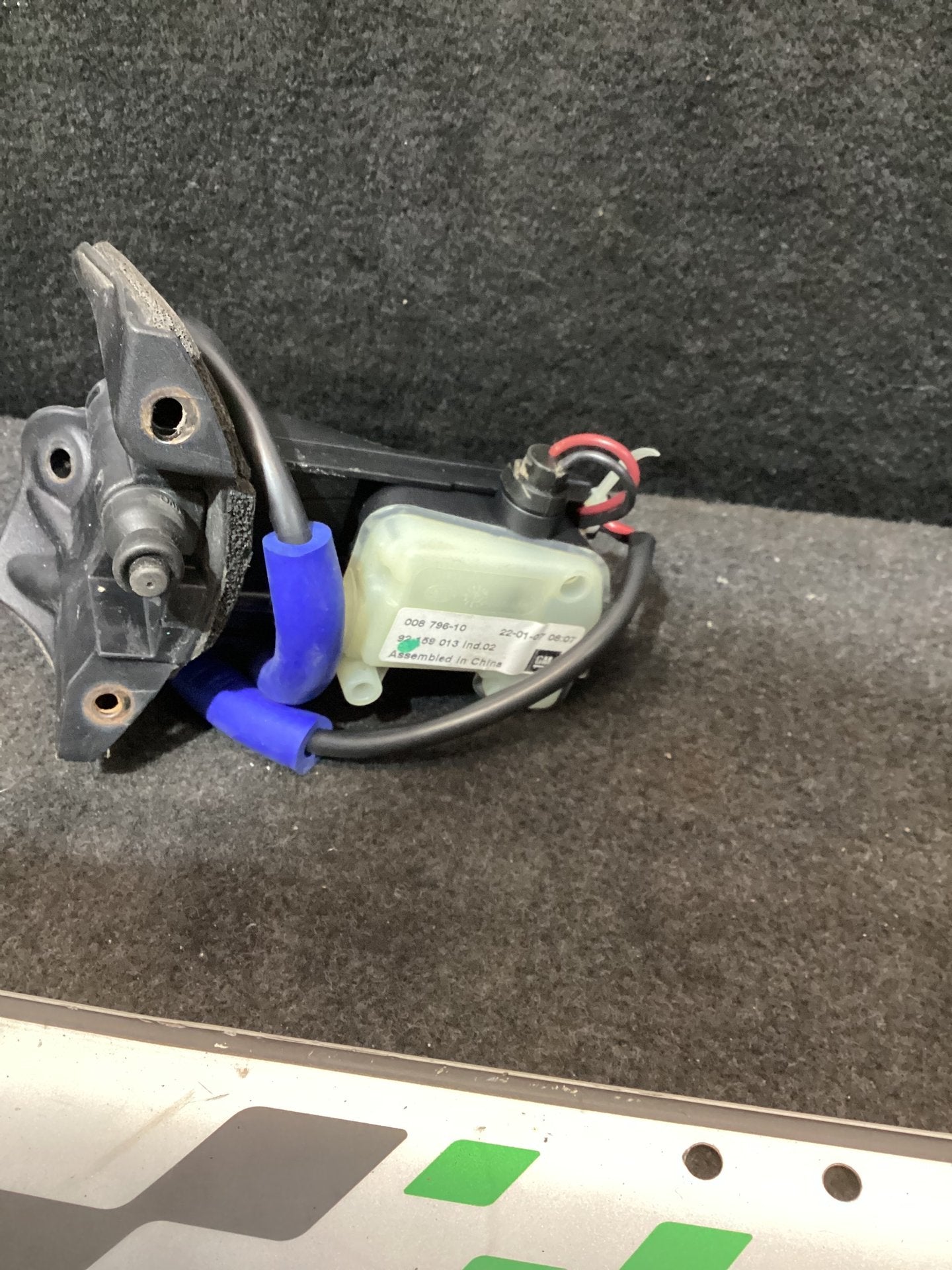 Holden Calais VE 6G1EX55768L940846 Fuel Door Lock Release