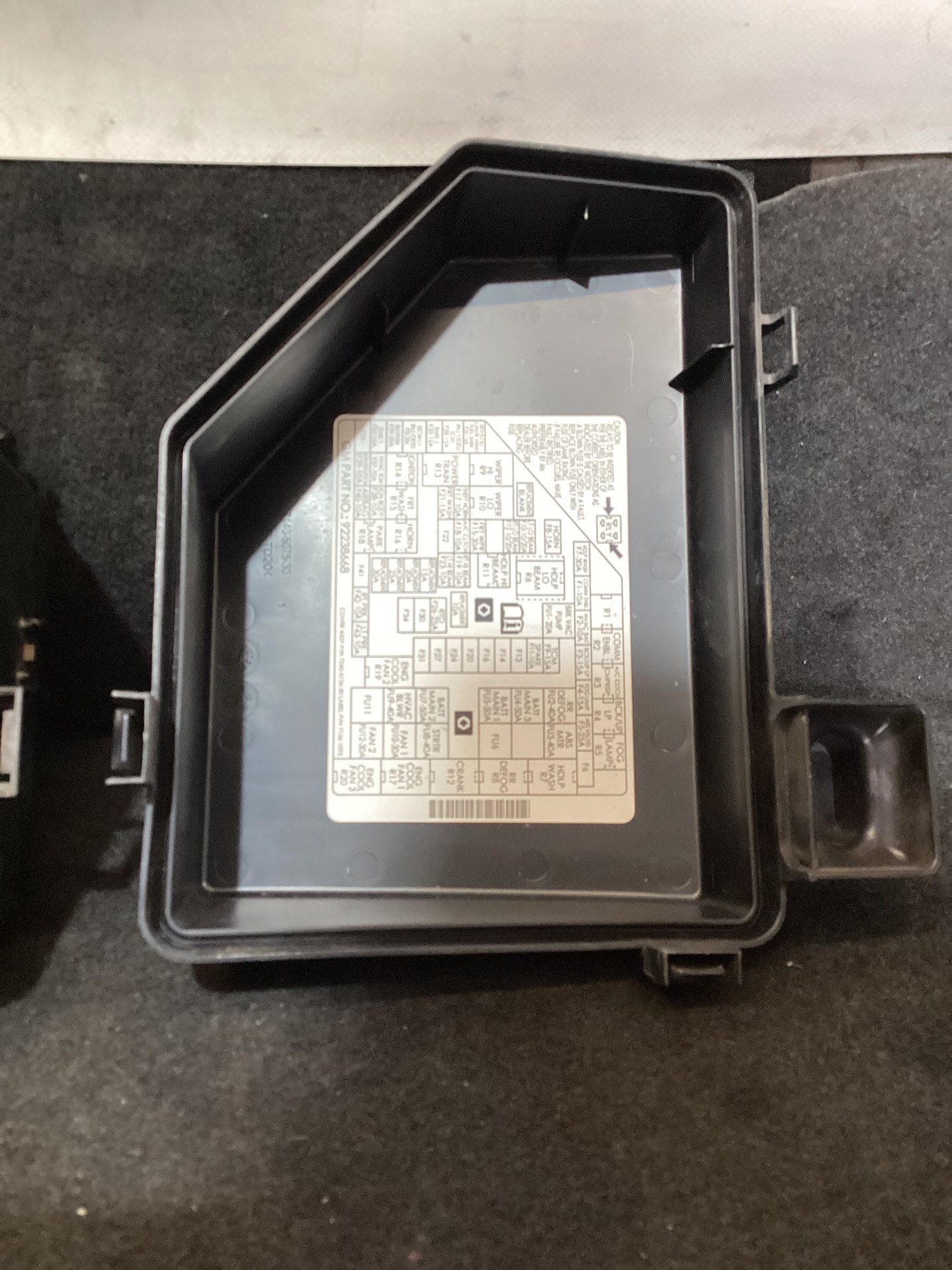 2011 Holden Commodore VE  Engine Fuse Box 92237641