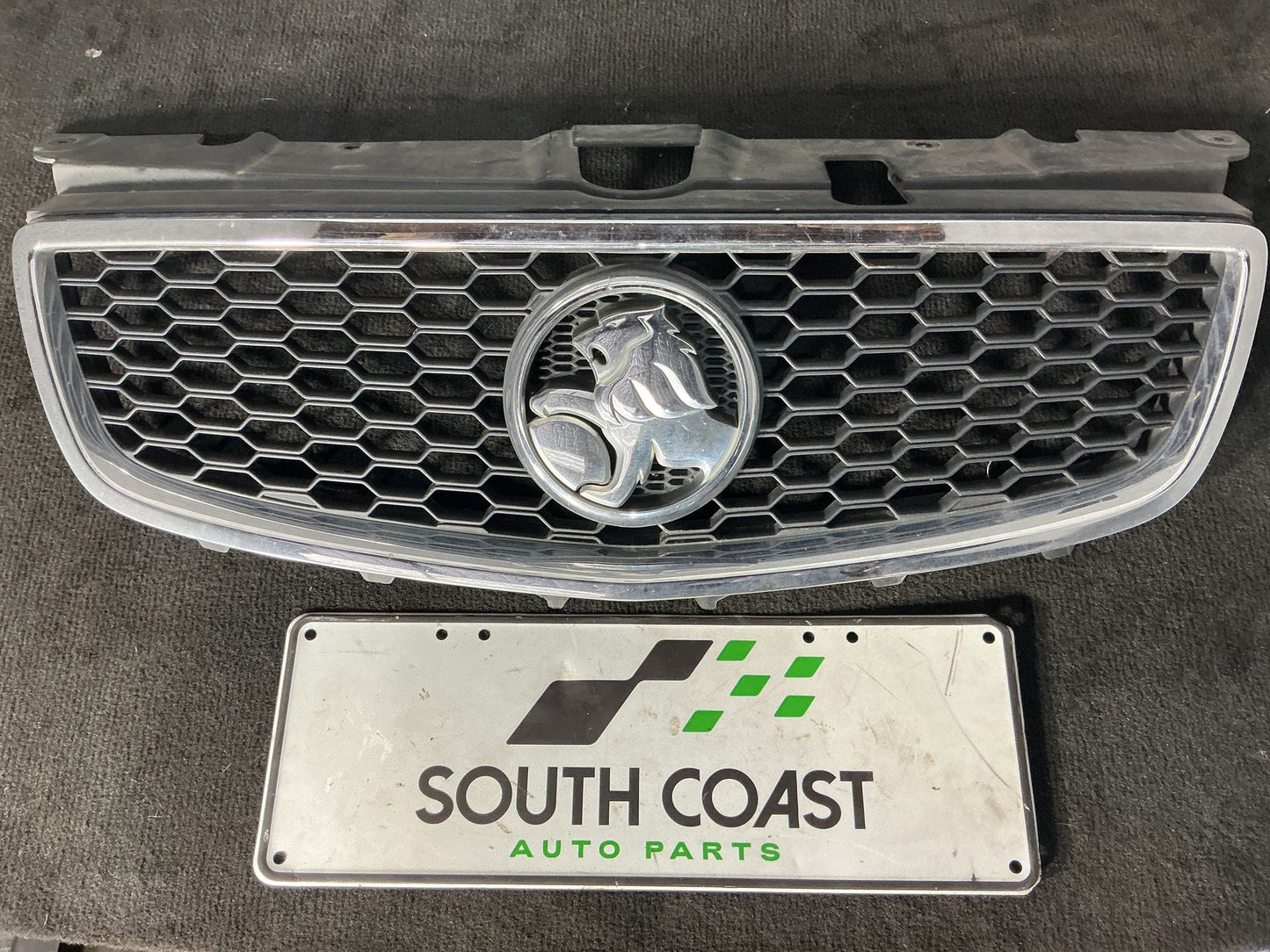 Holden Commodore VE  Grille