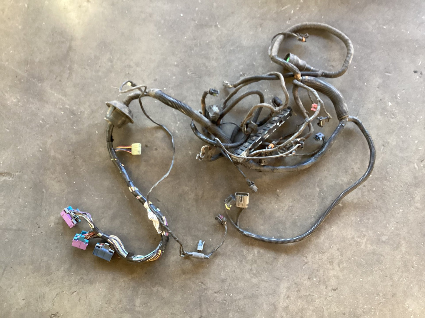 1995 - 1997 Holden Commodore VS  Engine Wiring Harness 92052910