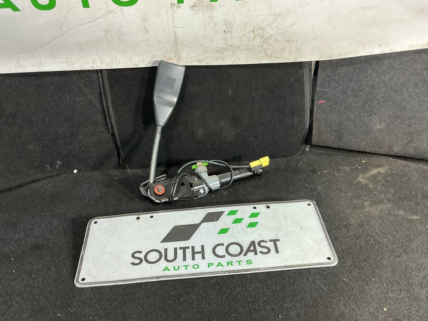 2001 Holden Commodore VX Right Front Seat Belt Pretensioner 92086532