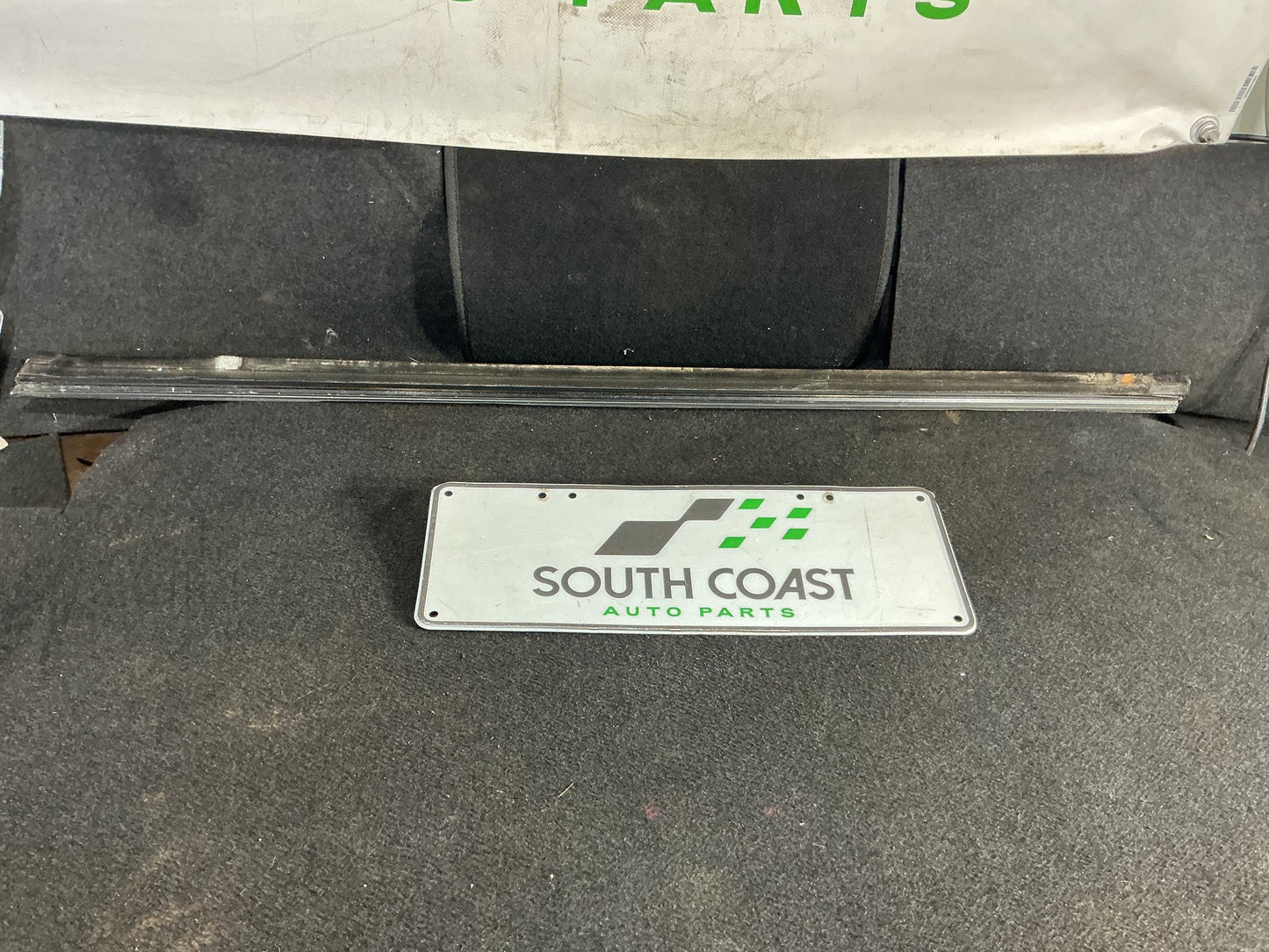 1990 Holden Statesman VQ 6H8VSY19UML459969 Right Front Door Weather Strip Mould