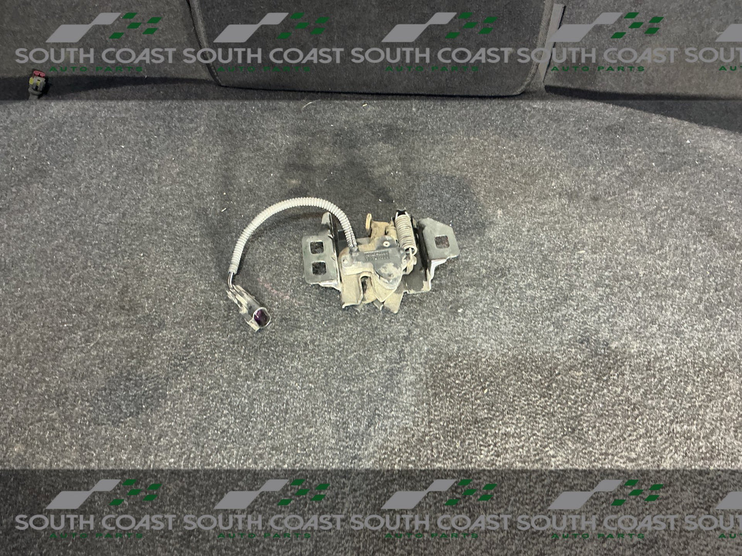 Holden Commodore VE  Bonnet Release 92187368