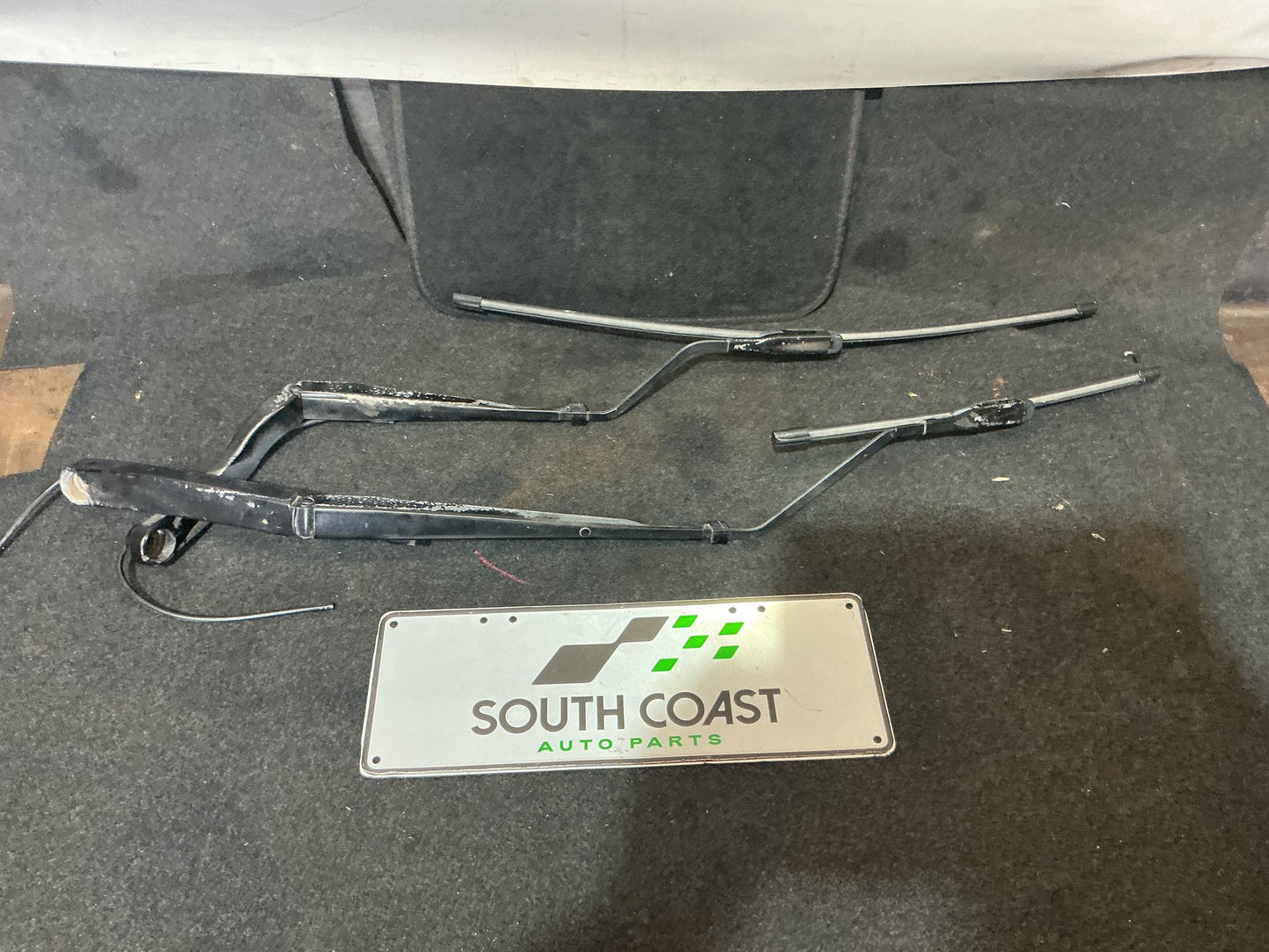 2007 Holden Calais VE 6G1EX55768L940846 Wiper Arm Pair