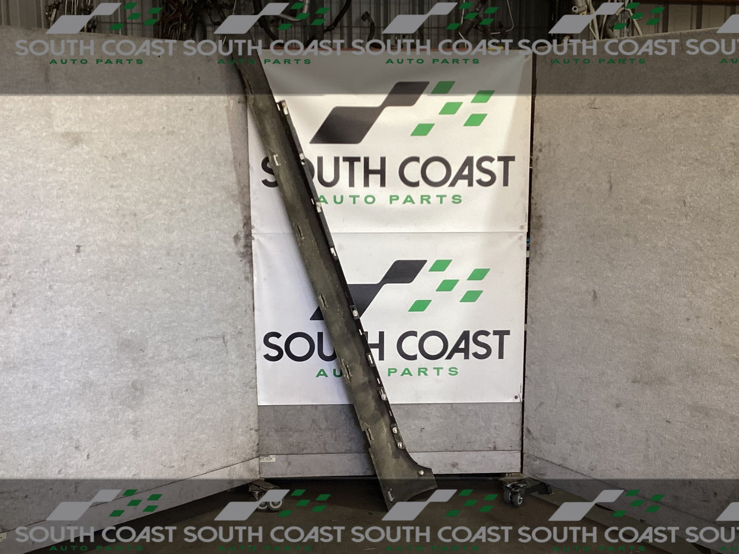 Holden Calais VE 6G1EX55768L940846 Side Step/Skirt