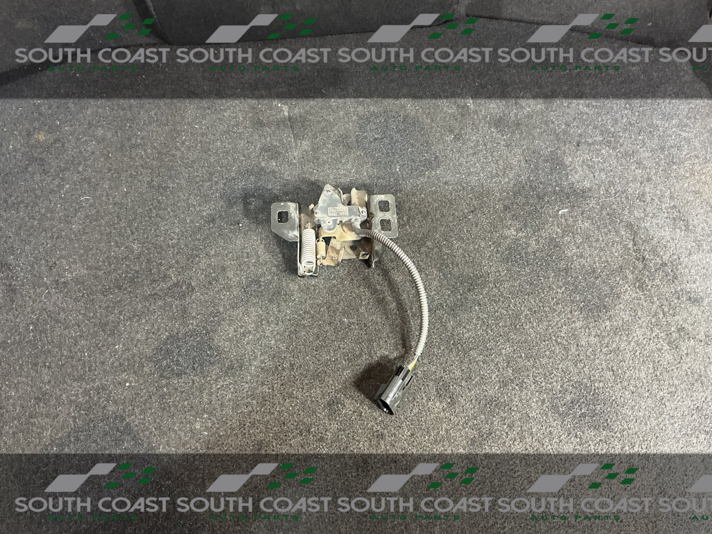 2011 Holden Commodore VE Bonnet Release 92187268