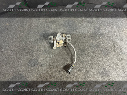 2011 Holden Commodore VE Bonnet Release 92187268