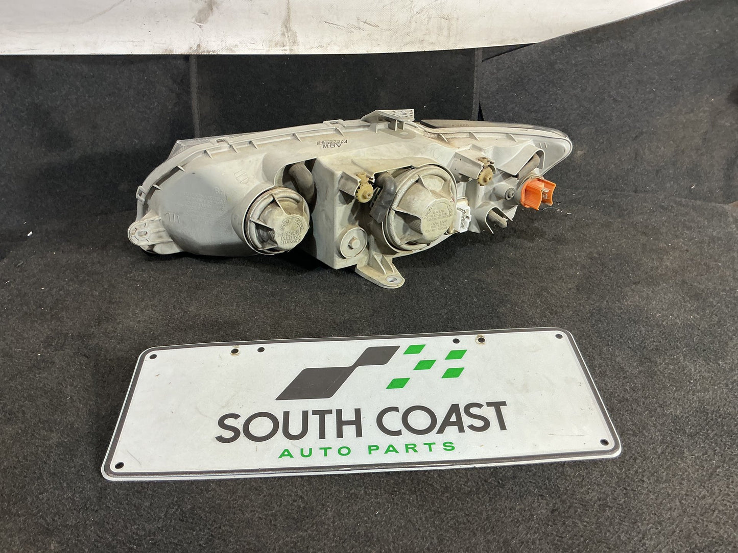 2005 Holden Commodore VZ  Right Headlight 92122168